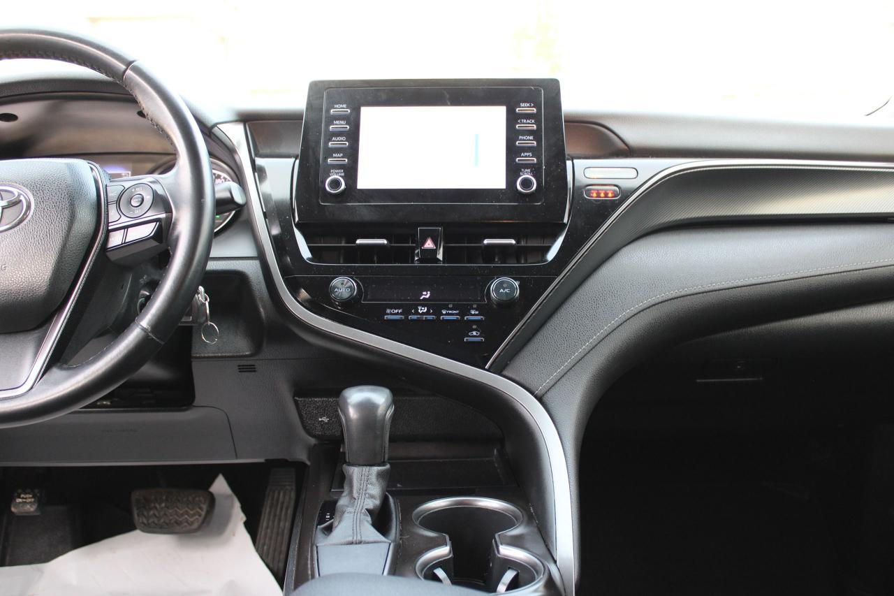 2021 Toyota Camry SE Photo