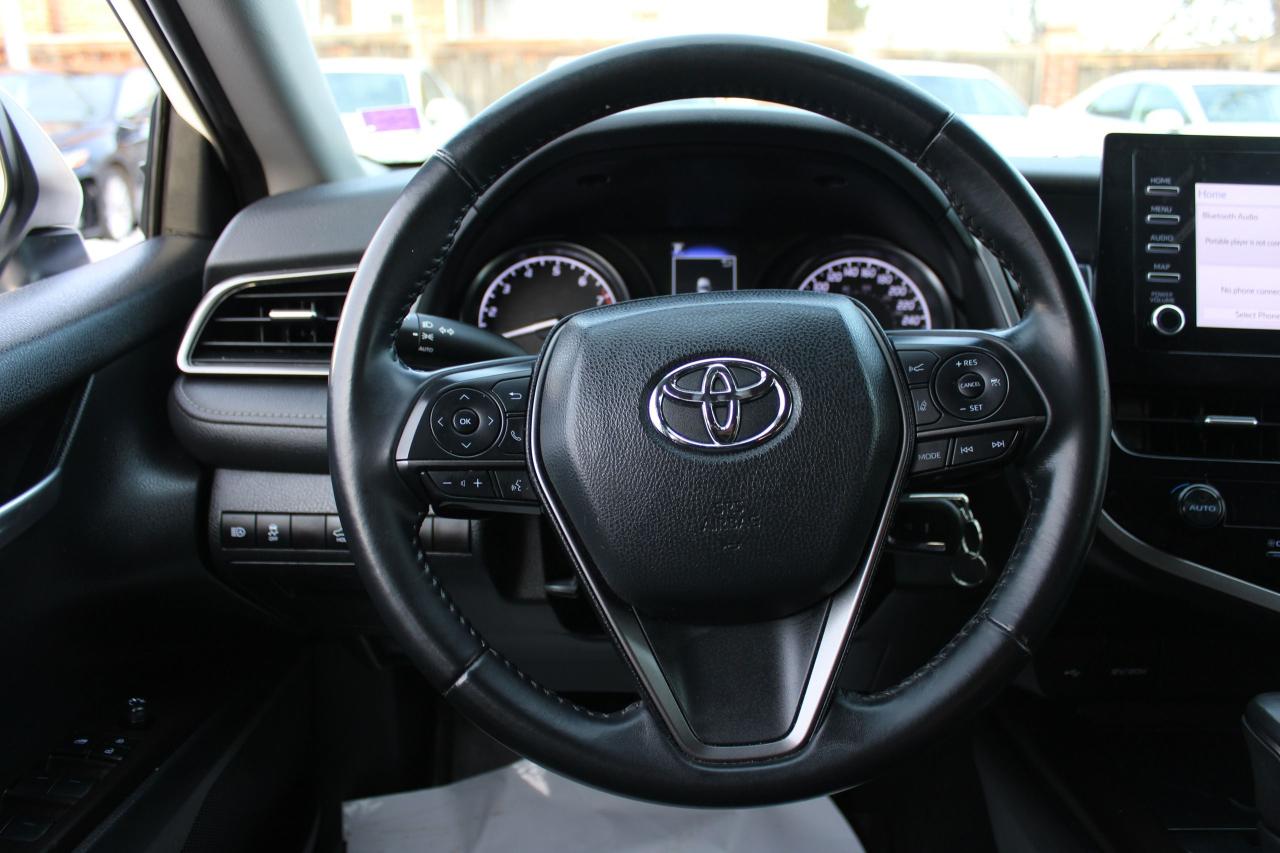 2021 Toyota Camry SE Photo