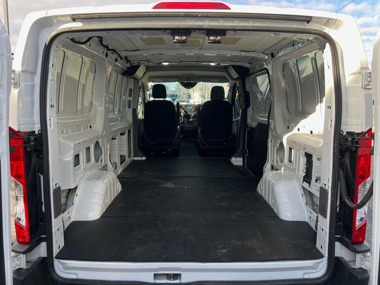 2023 Ford Transit Cargo Van  Photo7