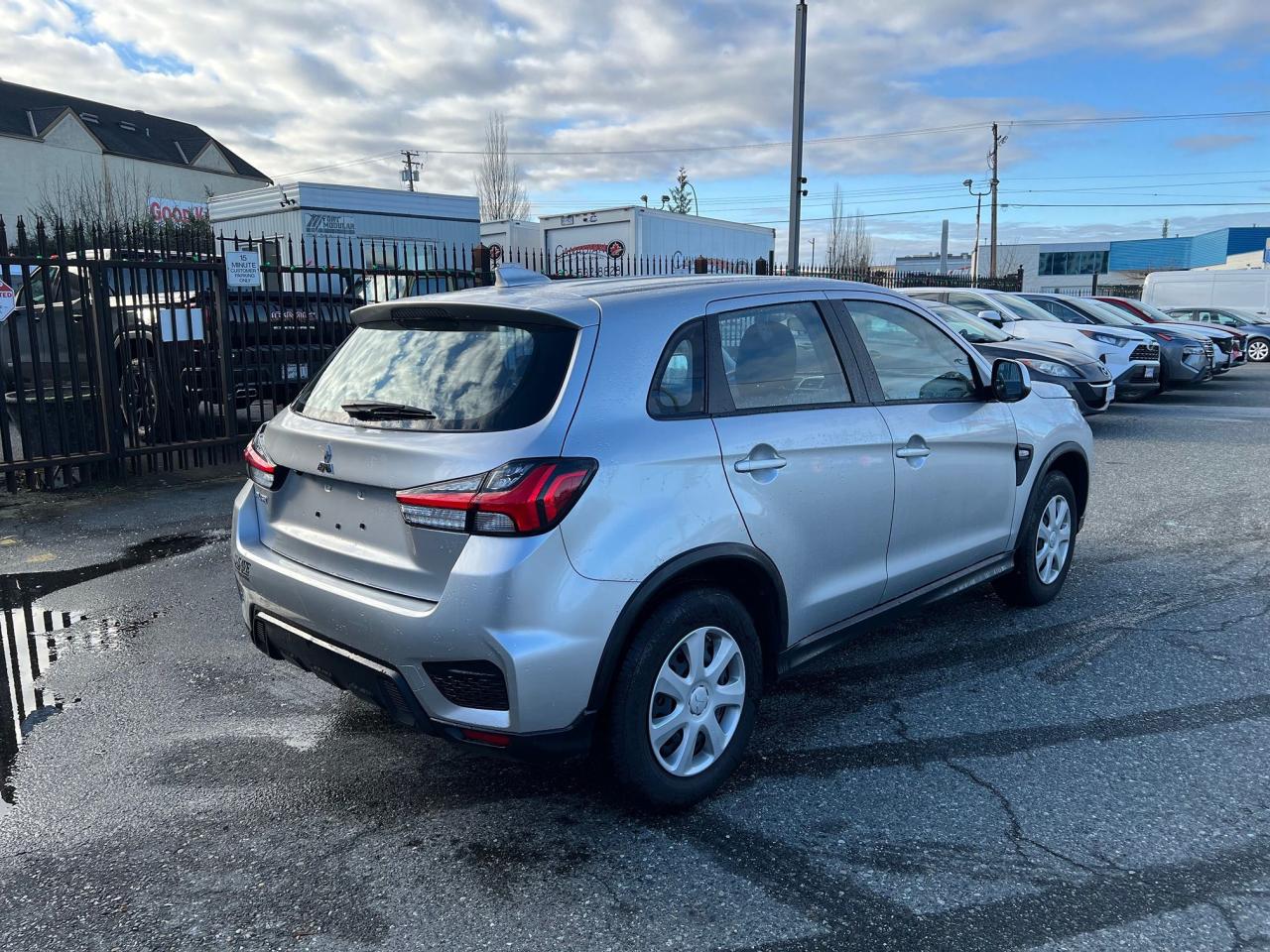 2025 Mitsubishi RVR ES Photo25