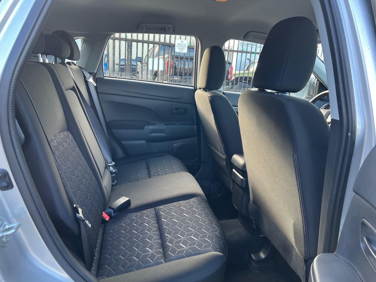 2025 Mitsubishi RVR ES Photo28