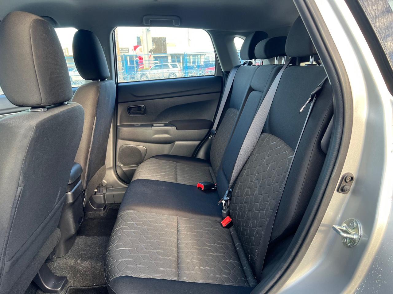 2025 Mitsubishi RVR ES Photo12