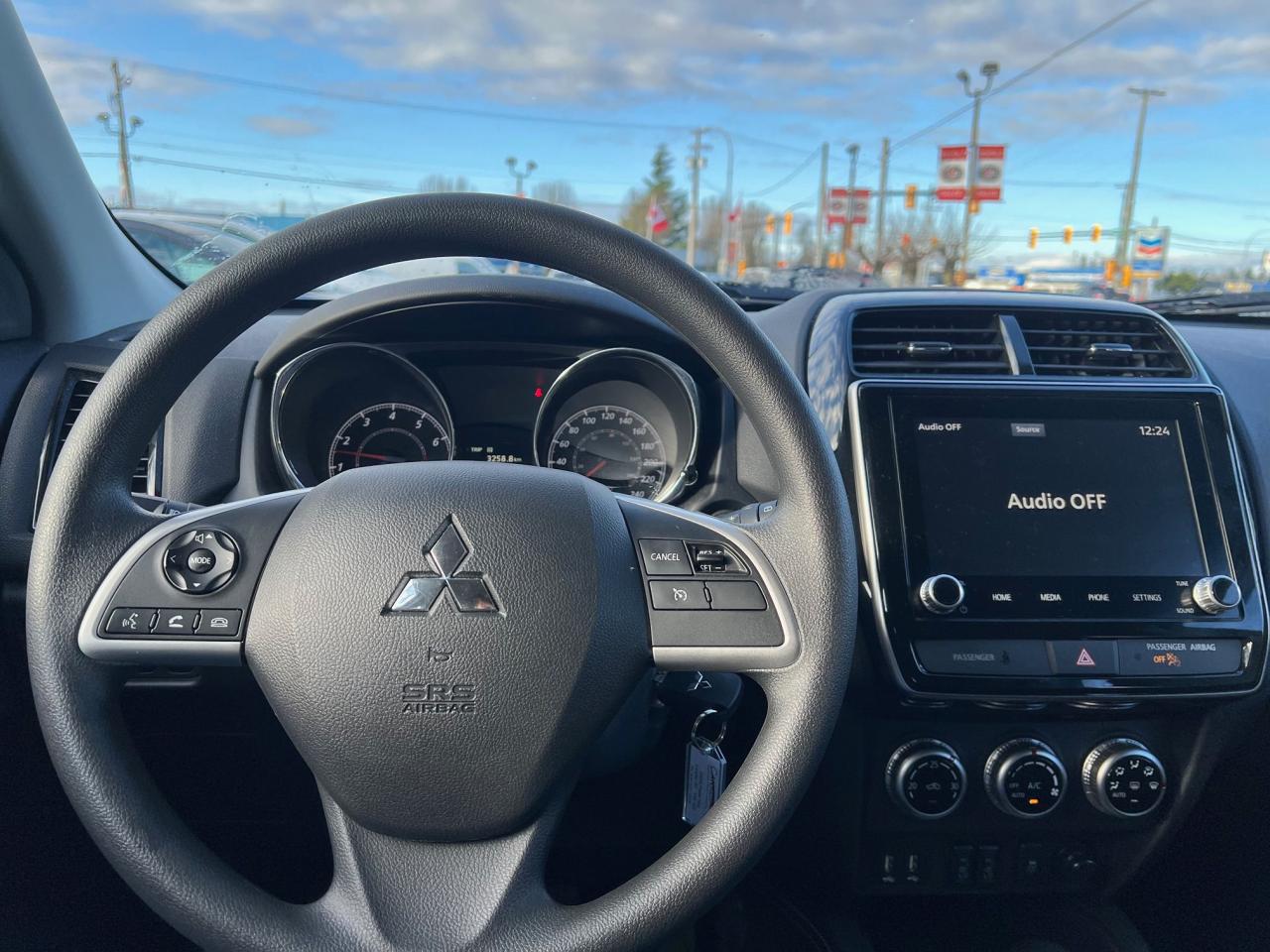 2025 Mitsubishi RVR ES Photo31