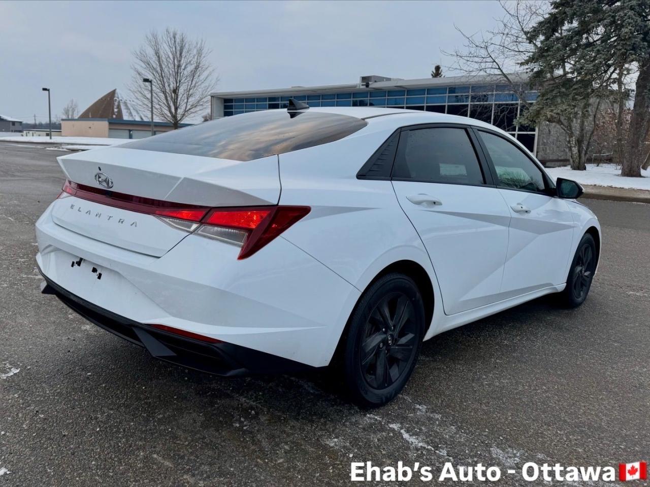 2021 Hyundai Elantra Preferred Sun & Tech pkg Photo