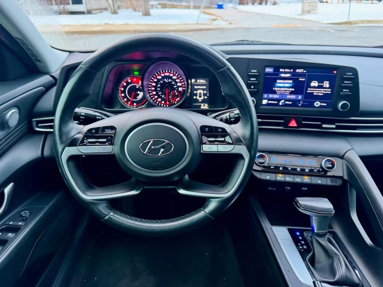 2021 Hyundai Elantra Preferred Sun & Tech pkg Photo