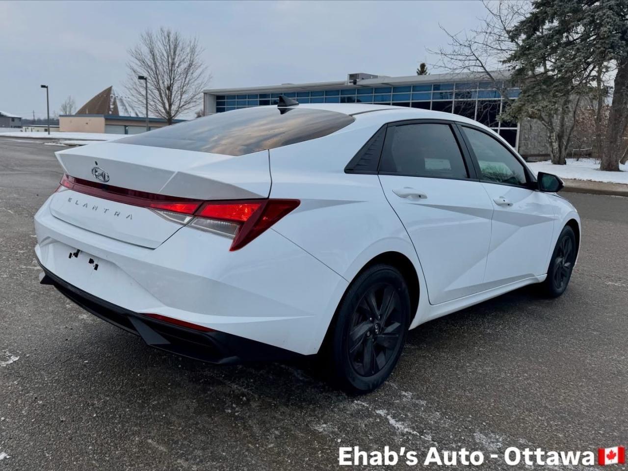 2021 Hyundai Elantra Preferred Sun & Tech pkg Photo