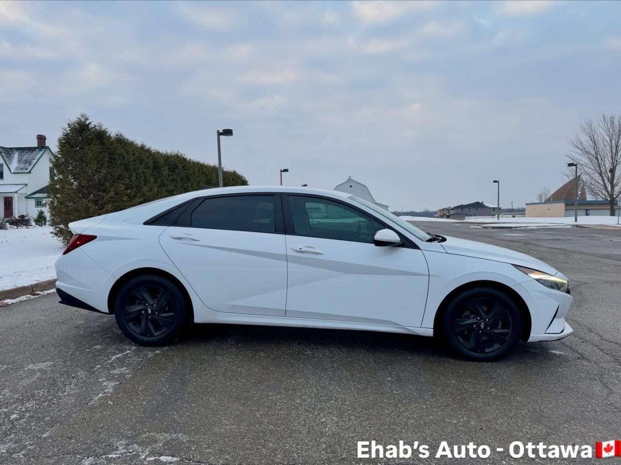 2021 Hyundai Elantra Preferred Sun & Tech pkg Photo