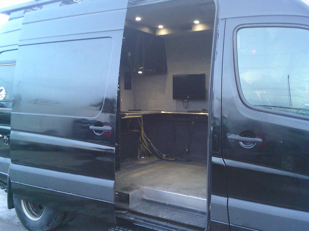 2010 Mercedes-Benz Sprinter 3500 144 Photo