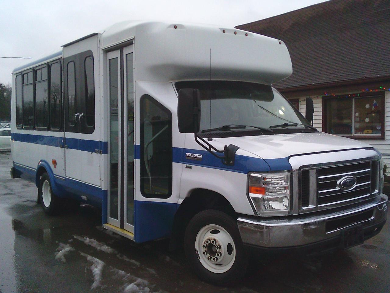 2017 Ford Econoline E-350 Super Duty 158 DRW Photo