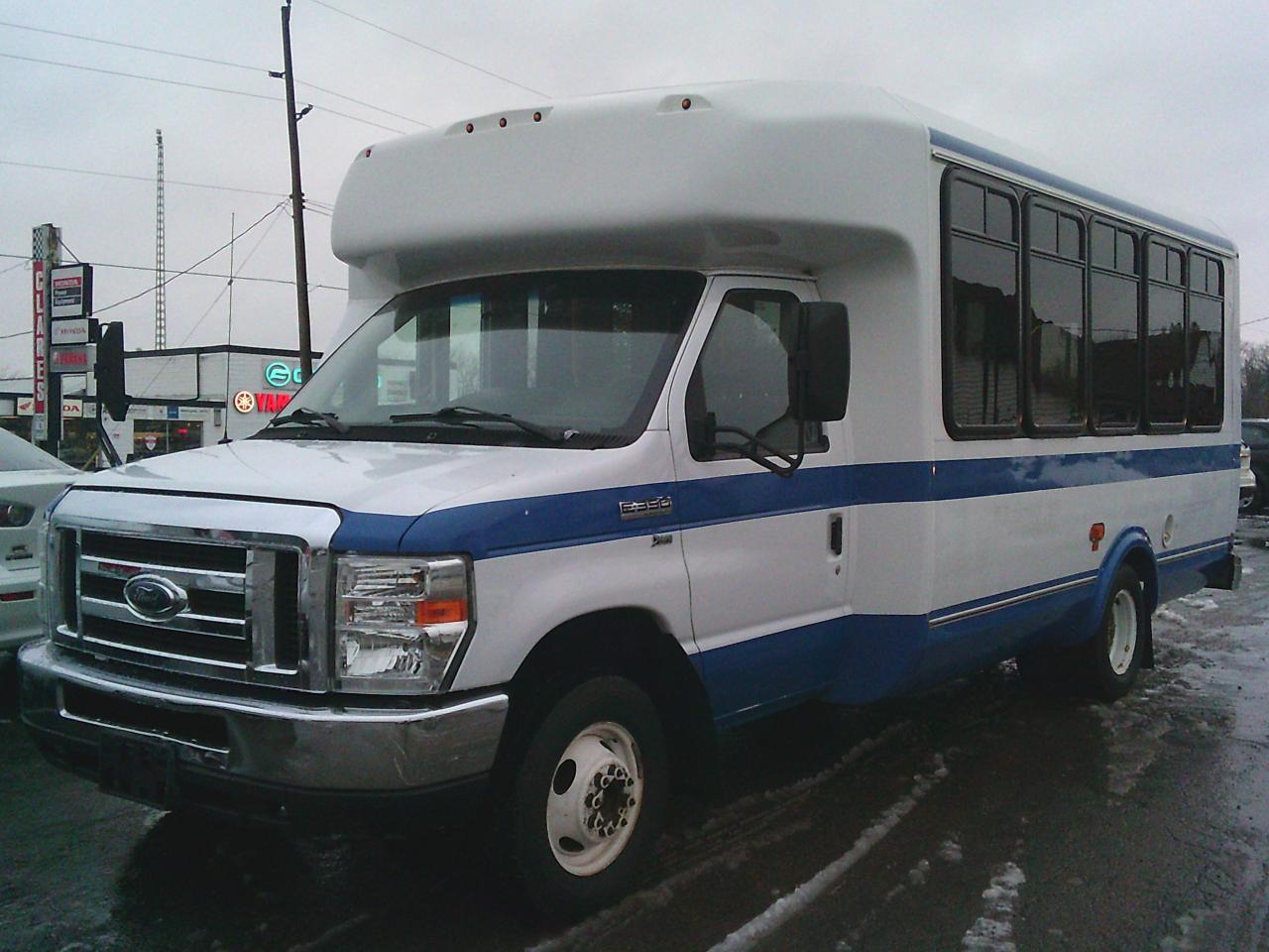 2017 Ford Econoline E-350 Super Duty 158 DRW Photo