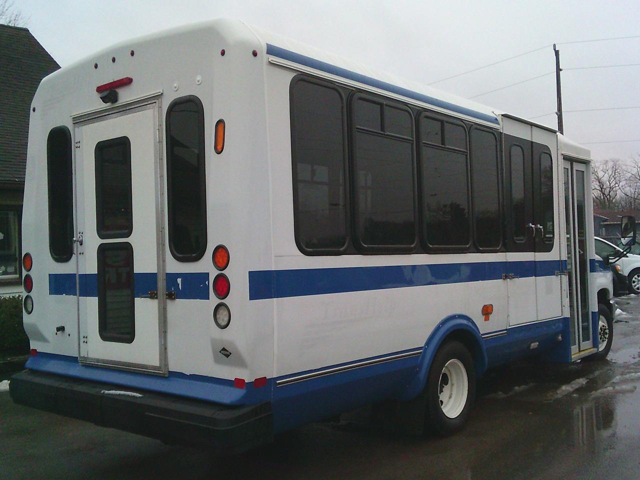 2017 Ford Econoline E-350 Super Duty 158 DRW Photo