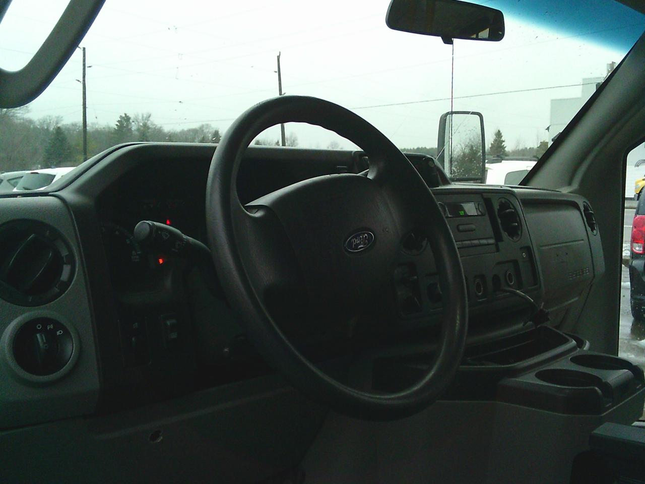 2017 Ford Econoline E-350 Super Duty 158 DRW Photo