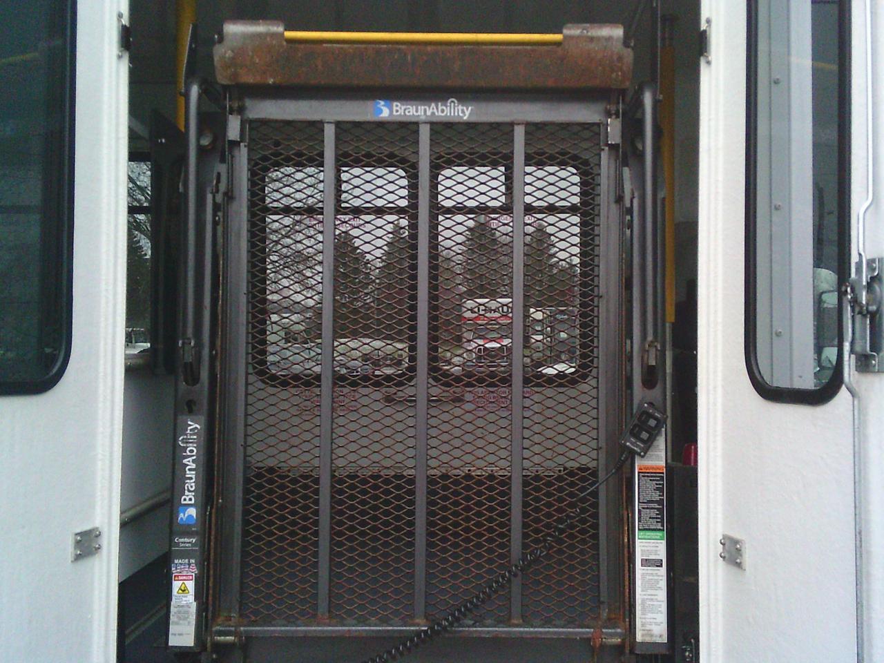 2017 Ford Econoline E-350 Super Duty 158 DRW Photo