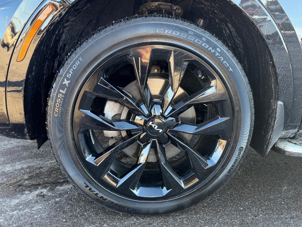 2023 Kia Sorento SX Pkg.   3,500lbs Towing Capacity   Low Km's Photo