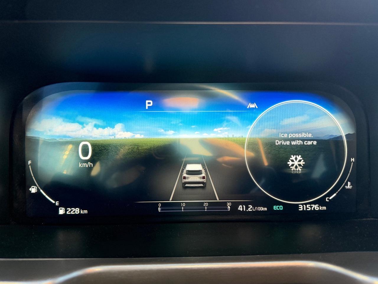 2023 Kia Sorento SX Pkg.   3,500lbs Towing Capacity   Low Km's Photo