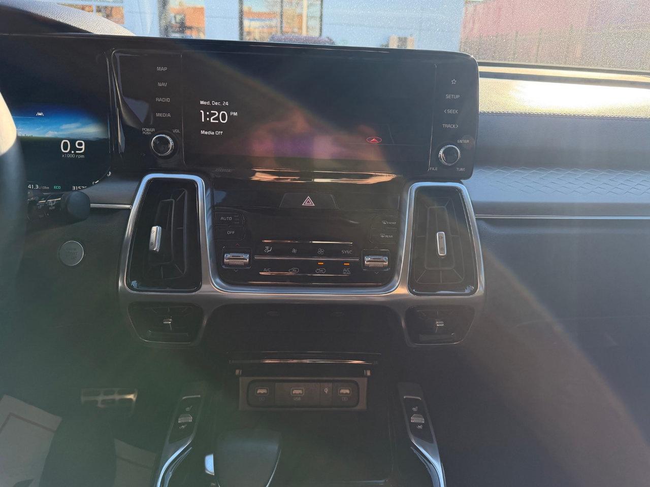 2023 Kia Sorento SX Pkg.   3,500lbs Towing Capacity   Low Km's Photo