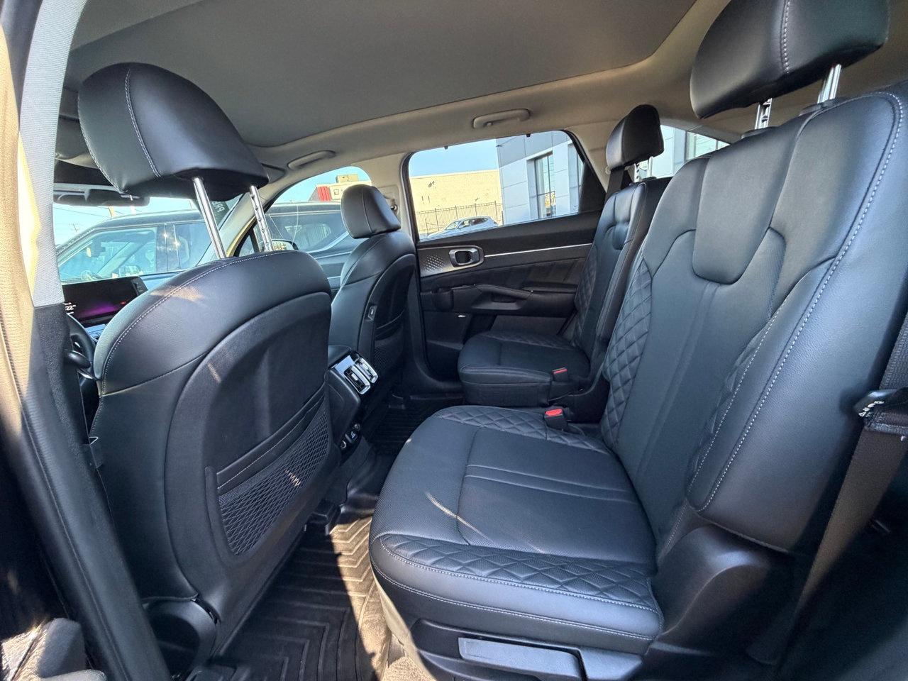 2023 Kia Sorento SX Pkg.   3,500lbs Towing Capacity   Low Km's Photo