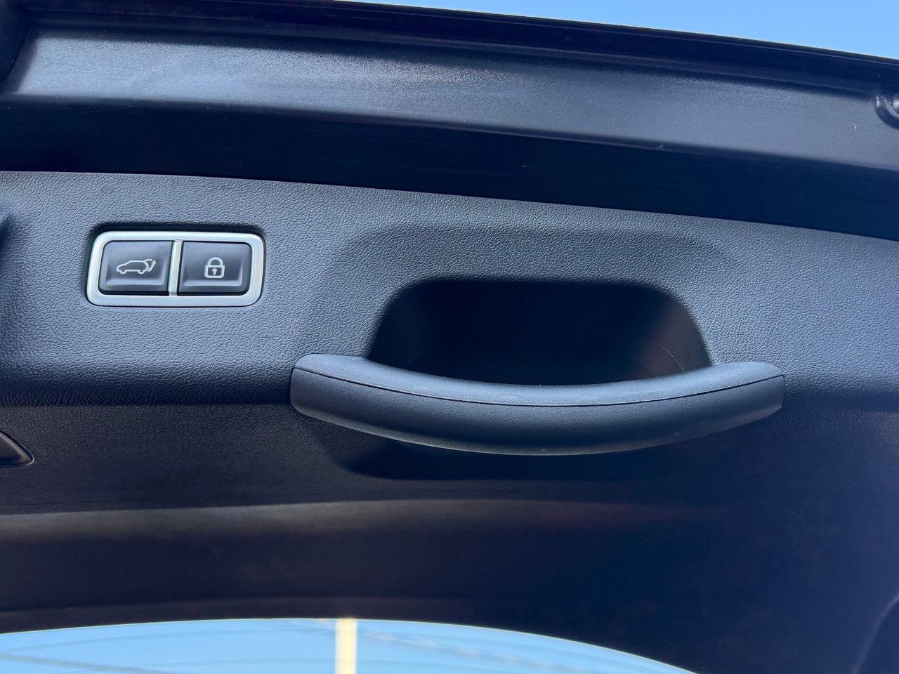 2023 Kia Sorento SX Pkg.   3,500lbs Towing Capacity   Low Km's Photo