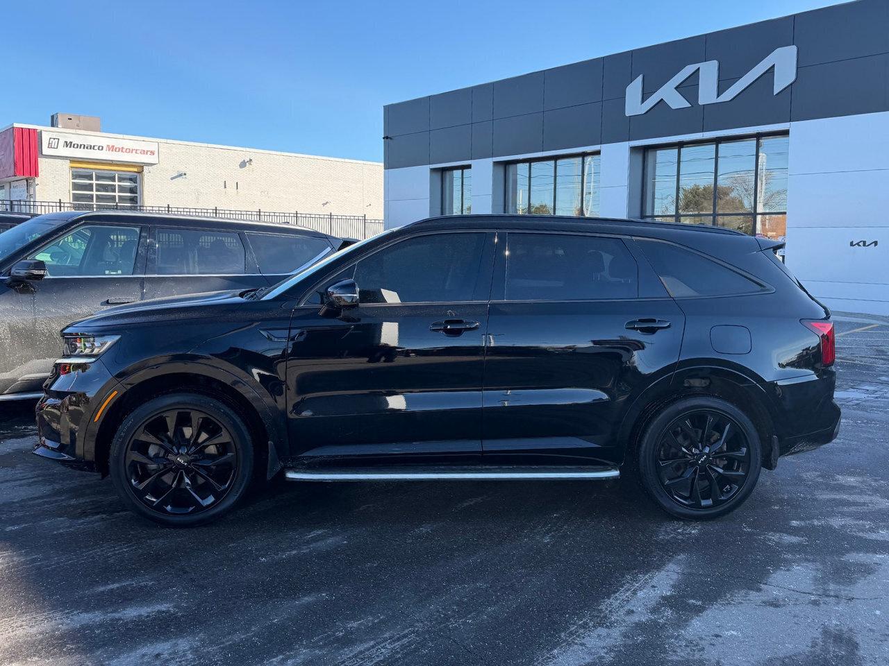 2023 Kia Sorento SX Pkg.   3,500lbs Towing Capacity   Low Km's Photo