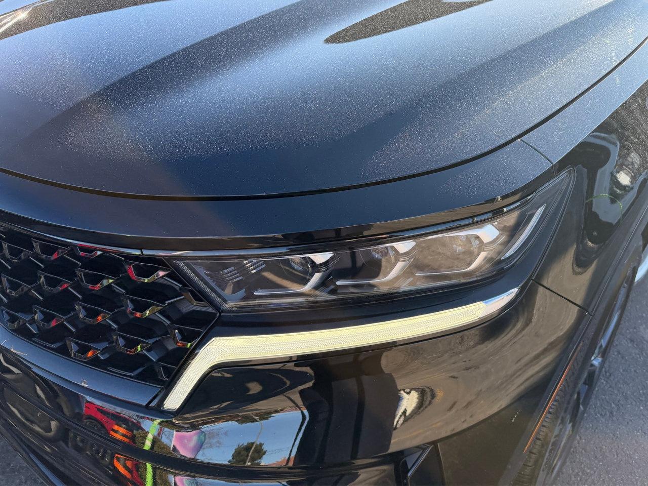 2023 Kia Sorento SX Pkg.   3,500lbs Towing Capacity   Low Km's Photo