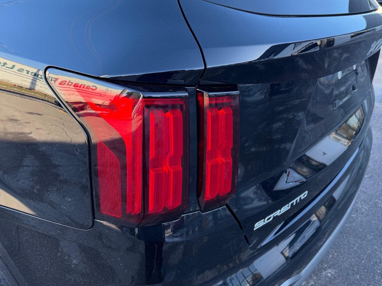 2023 Kia Sorento SX Pkg.   3,500lbs Towing Capacity   Low Km's Photo