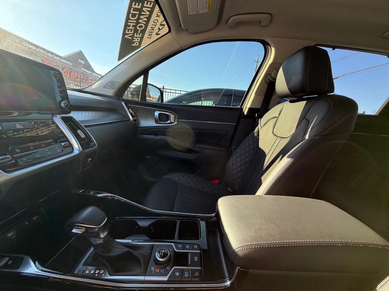 2023 Kia Sorento SX Pkg.   3,500lbs Towing Capacity   Low Km's Photo