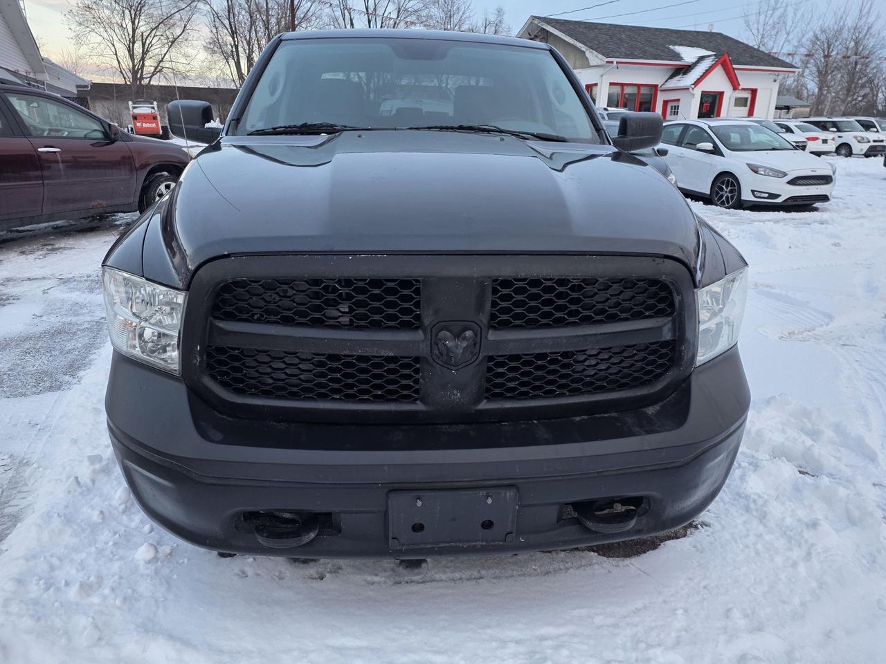 2014 RAM 1500 Crew Cab 4x4 With SAFETY Photo3