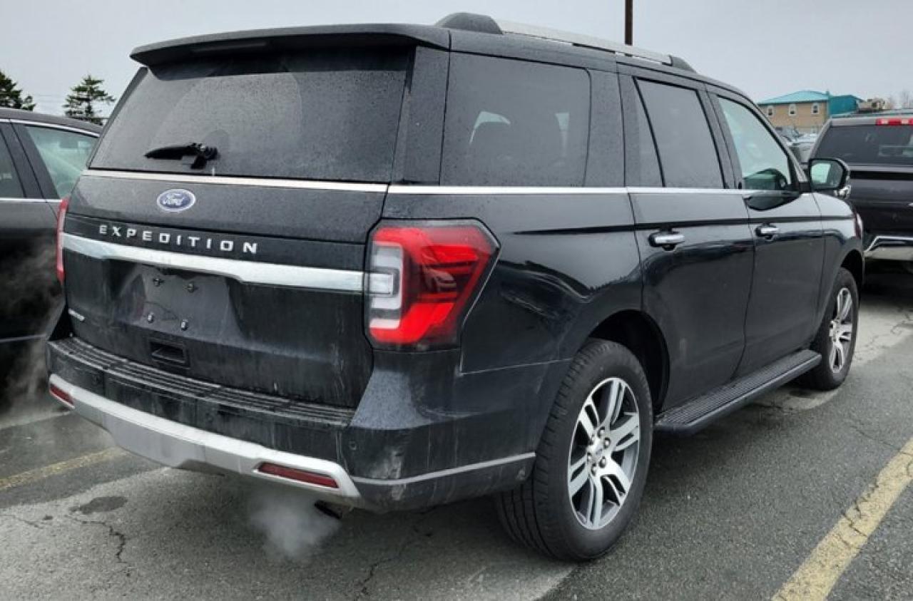 2024 Ford Expedition Limited AWD | Leather | Sunroof | Nav | Adaptive Cruise | Cooled + Heated Seats | and Much More ! Photo3