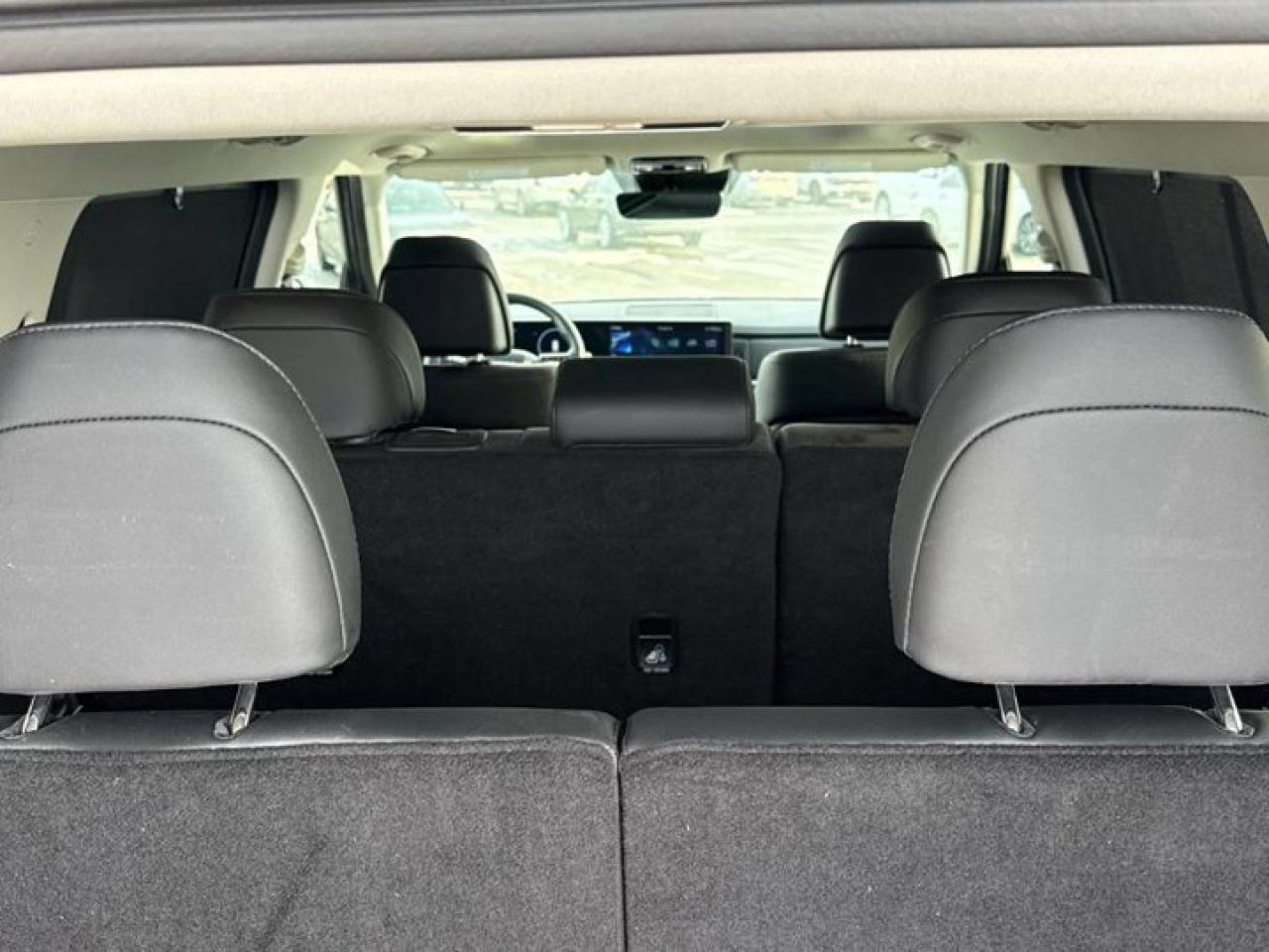 2025 Hyundai Santa Fe XRT AWD | Leather | Sunroof | Heated Seats + Steering | Lane Keep Assist + BSM | Carplay & More ! Photo