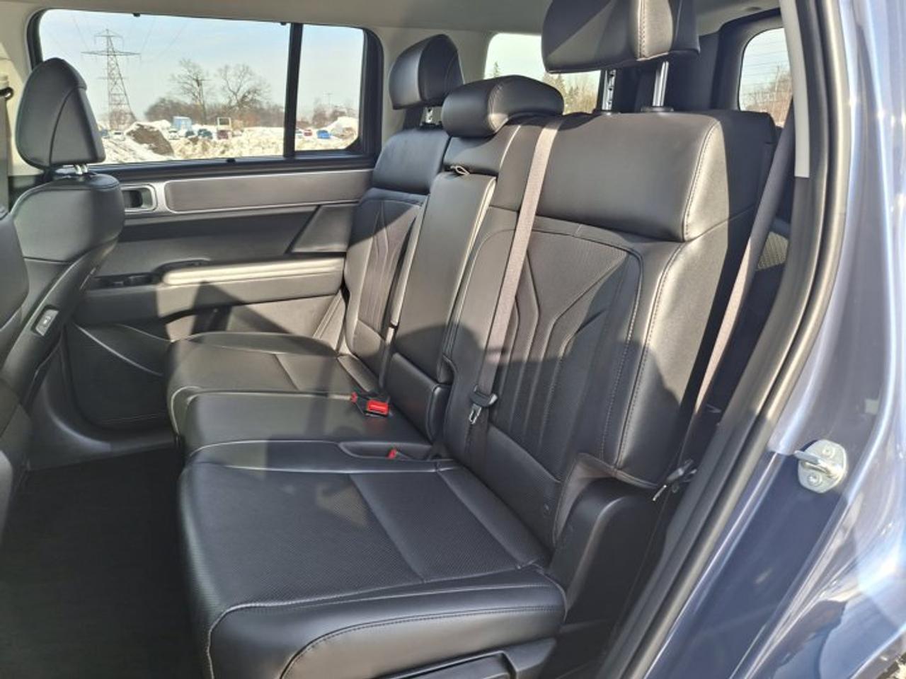 2025 Hyundai Santa Fe XRT AWD | Leather | Sunroof | Heated Seats + Steering | Lane Keep Assist + BSM | Carplay & More ! Photo