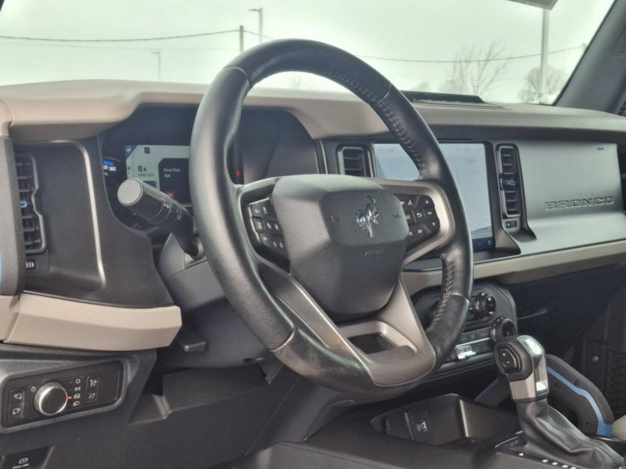 2022 Ford Bronco Wildtrak 2.7L V6 | 12" LCD Screen | Wireless Charging Pad | Hard Top | Leather | 360 Cam & More ! Photo