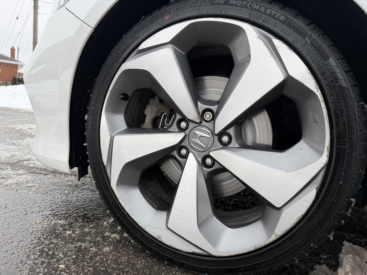 2018 Honda Accord Touring CVT Photo