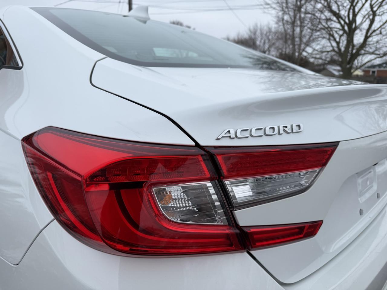 2018 Honda Accord Touring CVT Photo