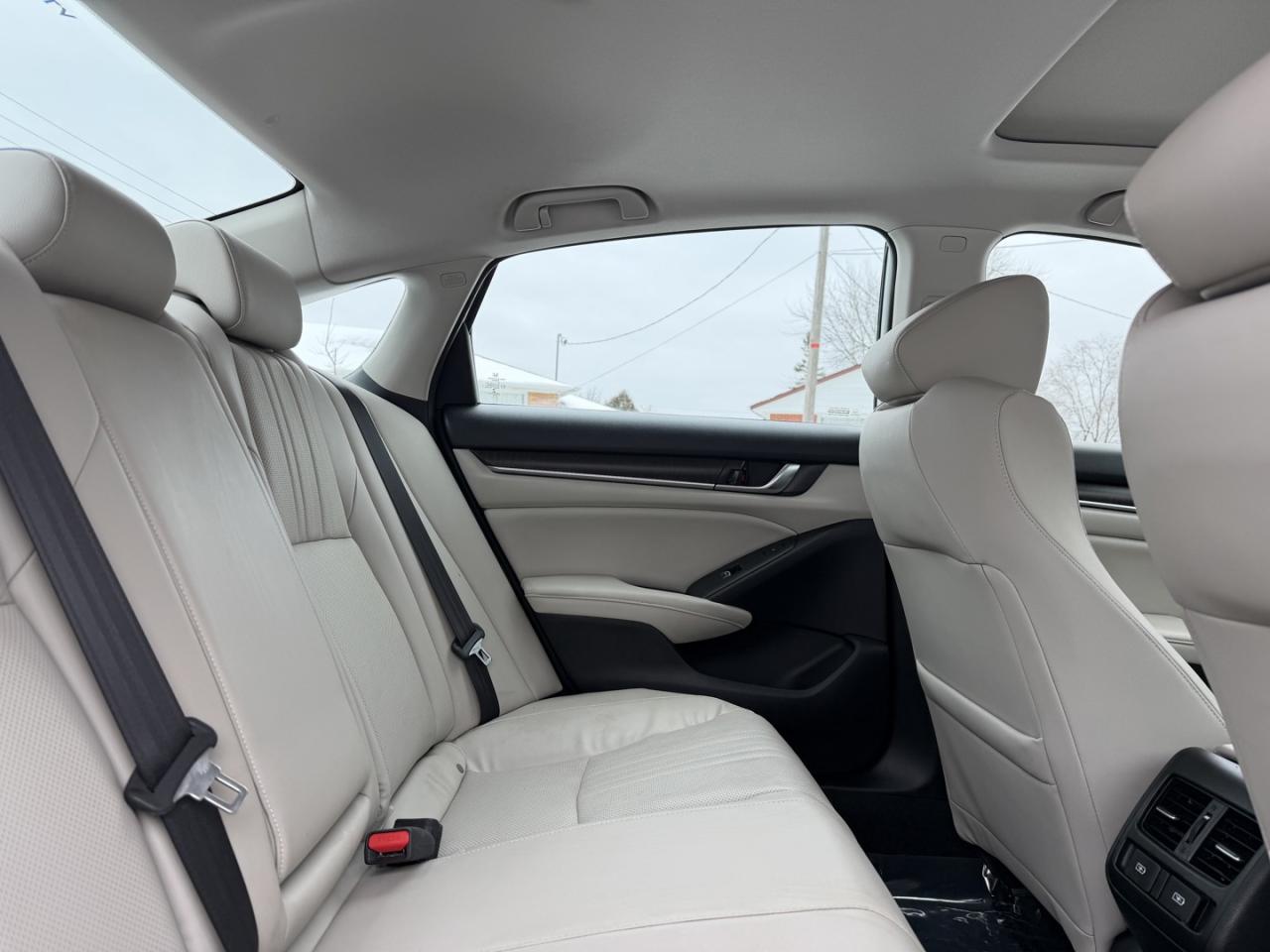 2018 Honda Accord Touring CVT Photo