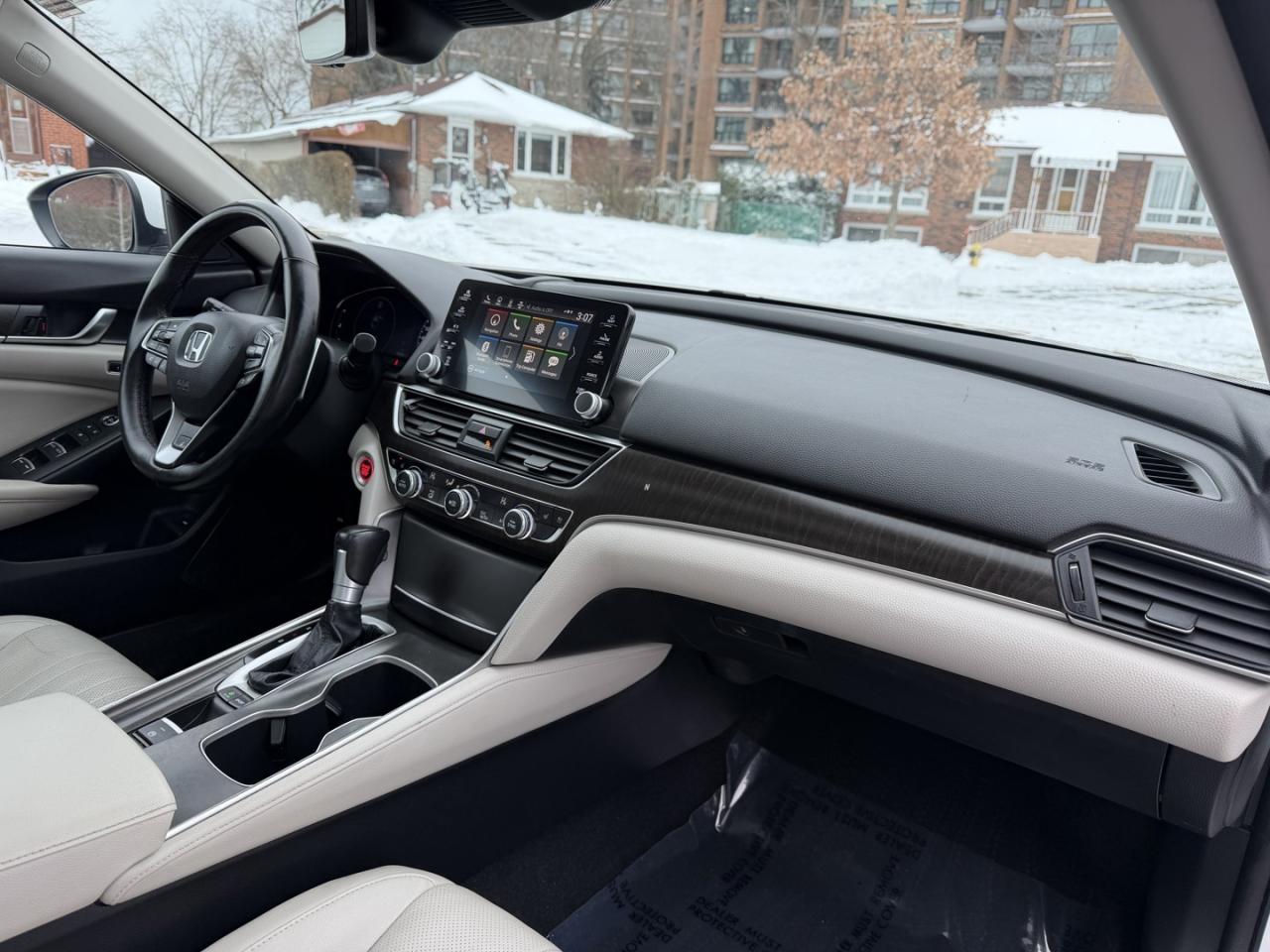 2018 Honda Accord Touring CVT Photo