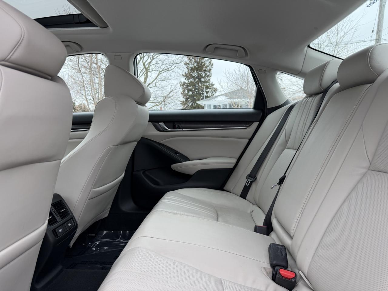 2018 Honda Accord Touring CVT Photo