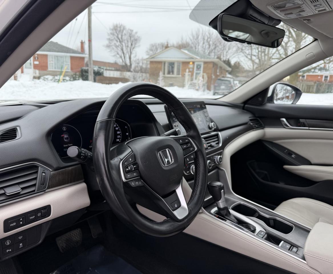 2018 Honda Accord Touring CVT Photo