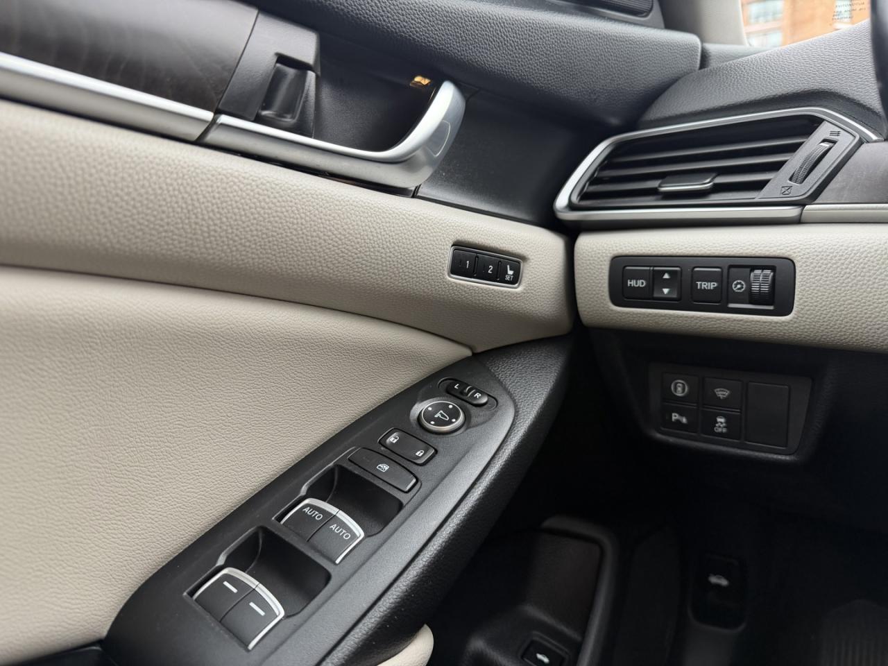 2018 Honda Accord Touring CVT Photo