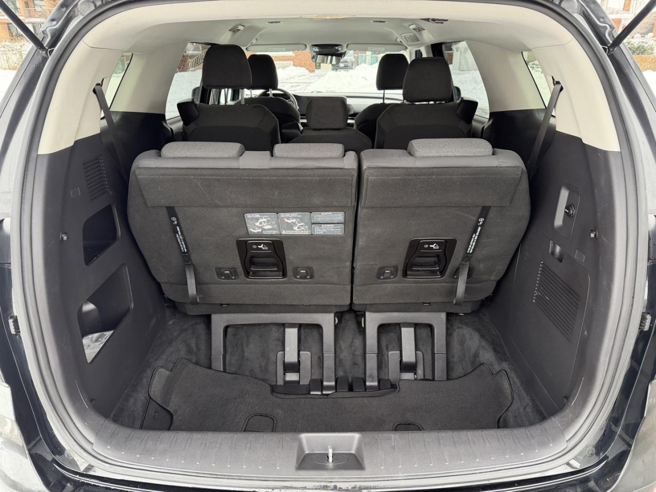 2023 Kia Carnival LX FWD Photo