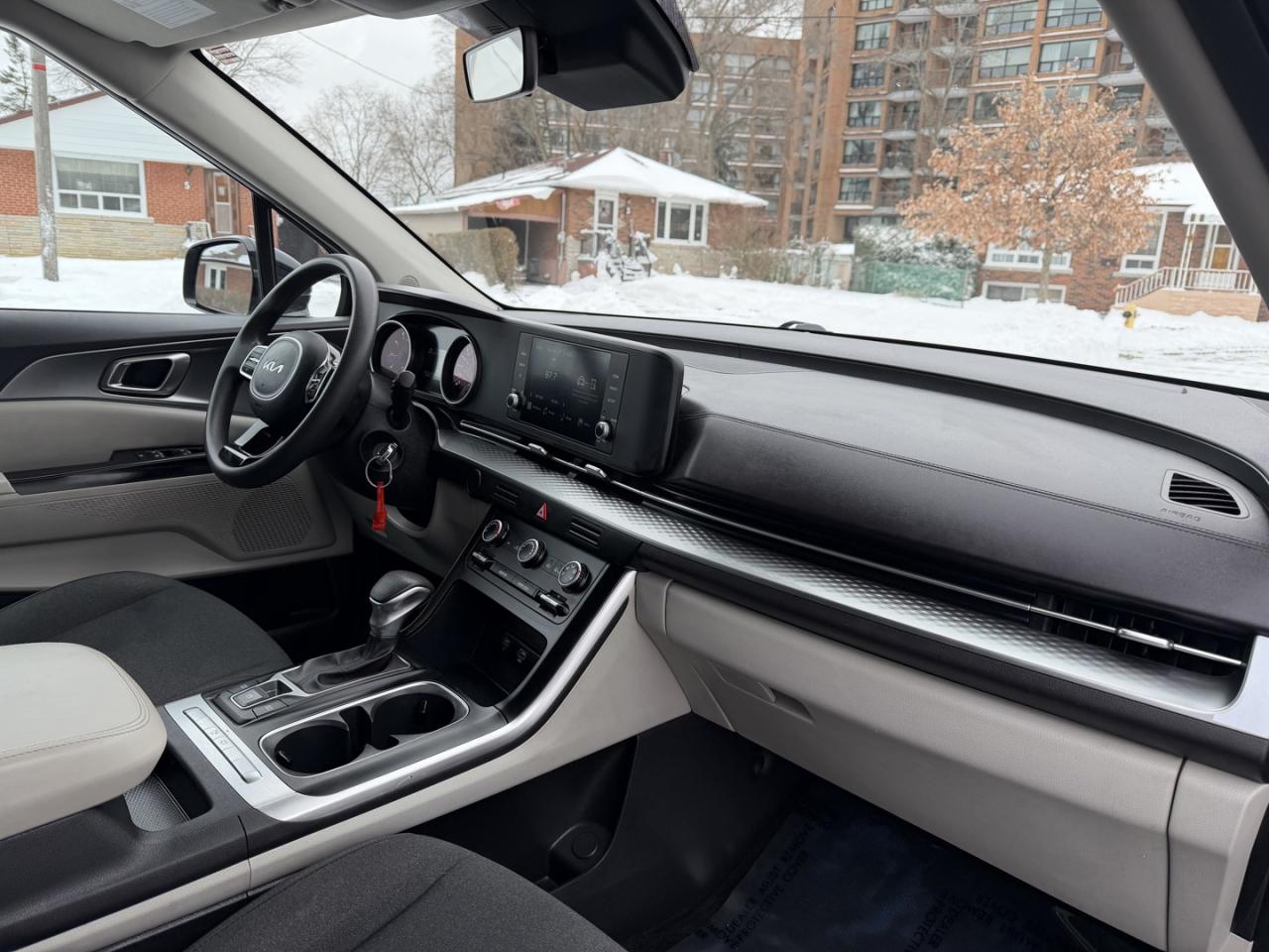 2023 Kia Carnival LX FWD Photo