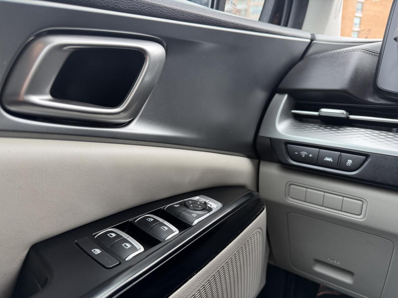 2023 Kia Carnival LX FWD Photo