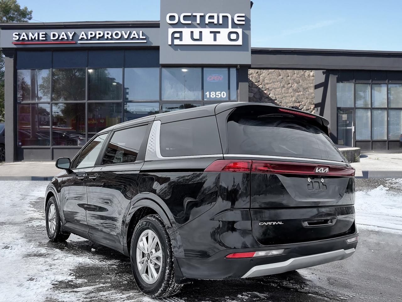 2023 Kia Carnival LX FWD Photo