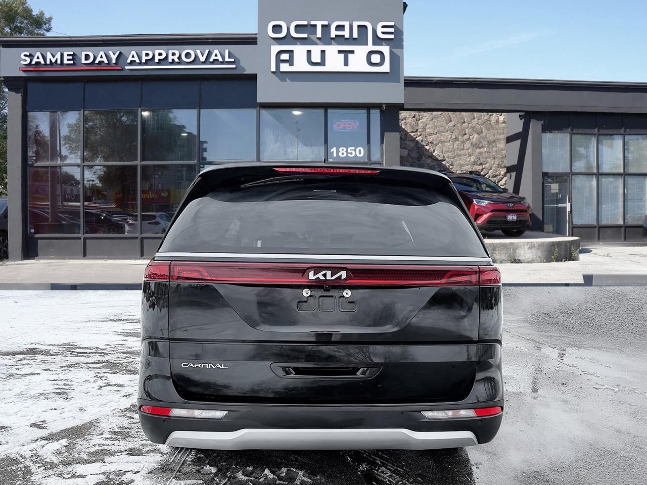 2023 Kia Carnival LX FWD Photo