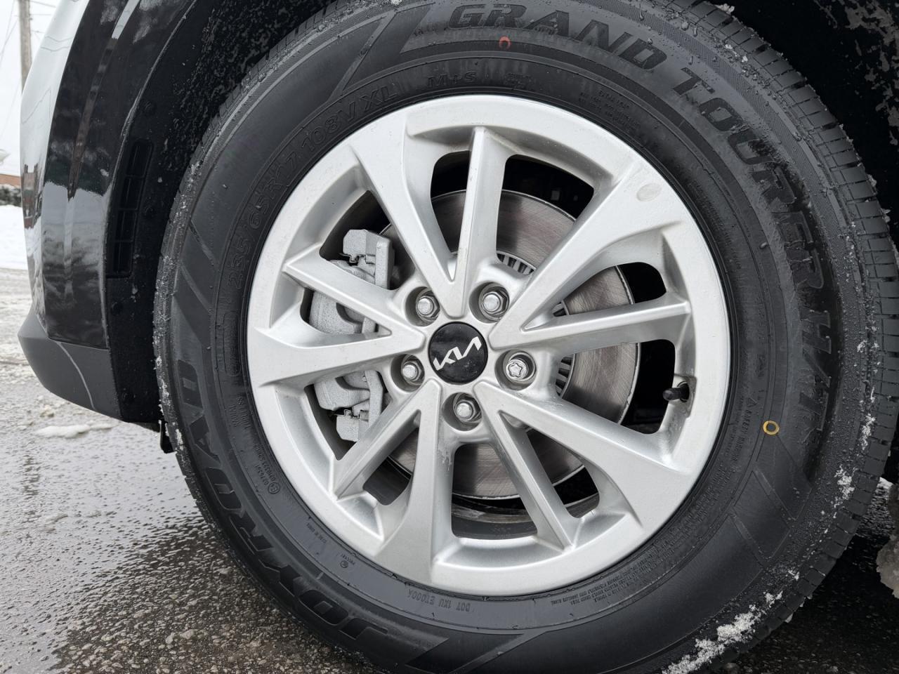 2023 Kia Carnival LX FWD Photo