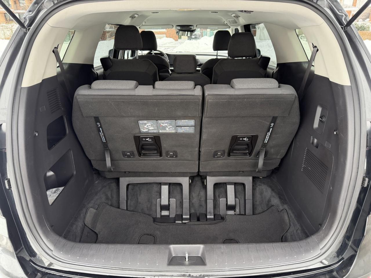 2023 Kia Carnival LX FWD Photo