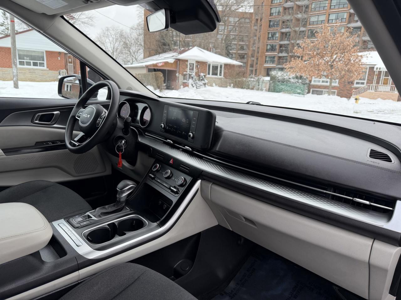 2023 Kia Carnival LX FWD Photo