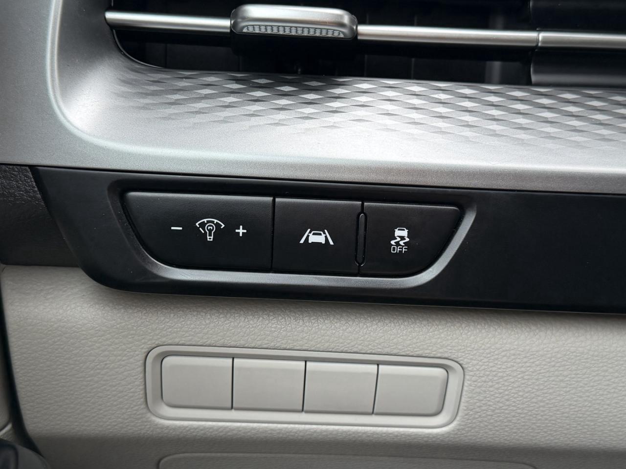 2023 Kia Carnival LX FWD Photo