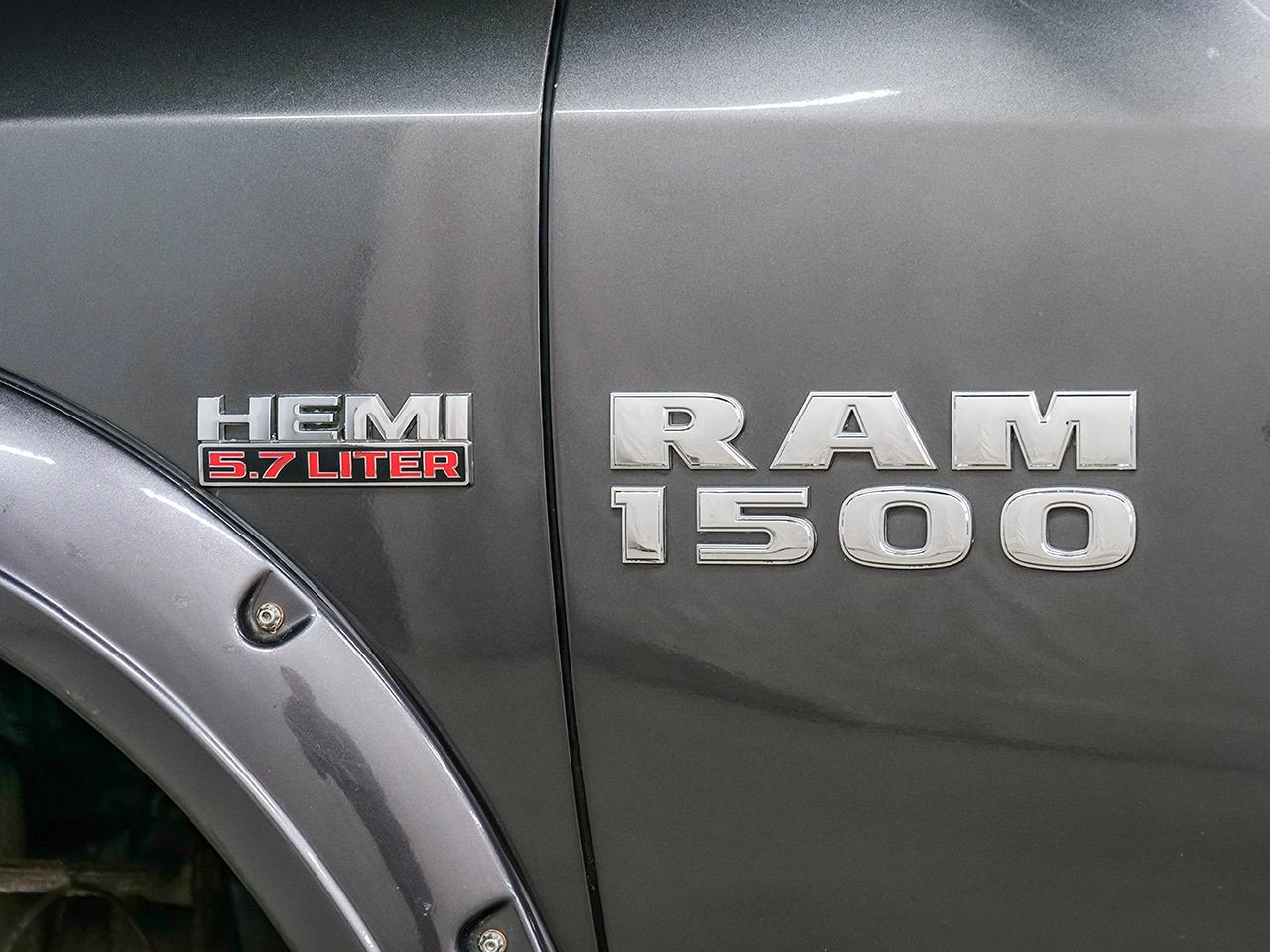 2018 RAM 1500 Express 4x4 Crew Cab 5'7" Box Photo12