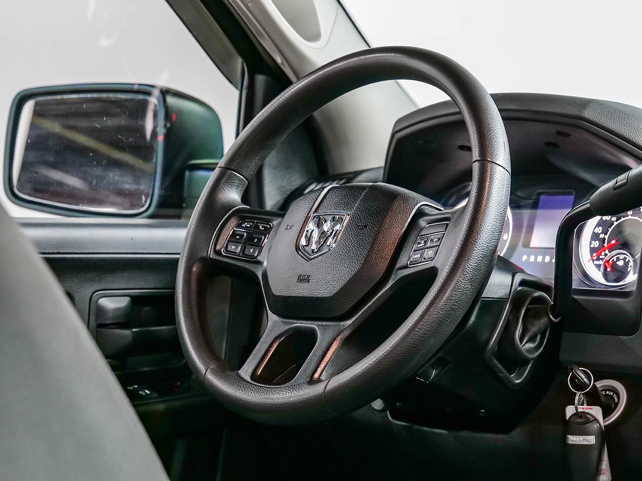 2018 RAM 1500 Express 4x4 Crew Cab 5'7" Box Photo40