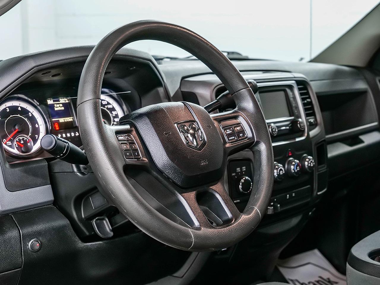 2018 RAM 1500 Express 4x4 Crew Cab 5'7" Box Photo38